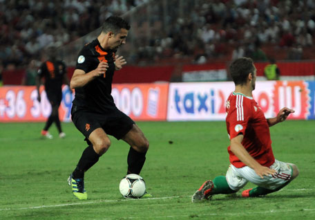 Netherlands' Robin van Persie (left) controls the ball next to Hungary's Roland Juhasz during their World Cup 2014 qualifying match at Puskas stadium in Budapest on September 11, 2012. (AFP)