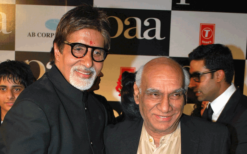 In this photograph taken on December 3, 2009 Indian actor Amitabh Bachchan poses with director Yash Chopra at the premiere of the Bollywood Hindi film &ldquo;Paa&rdquo; in Mumbai (AFP)