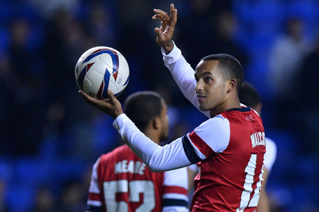 Arsenal's Theo Walcott gestures to the crowd following the English League Cup fourth round match against Reading at The Madejski Stadium, in Reading, England on October 30, 2012. (AFP)