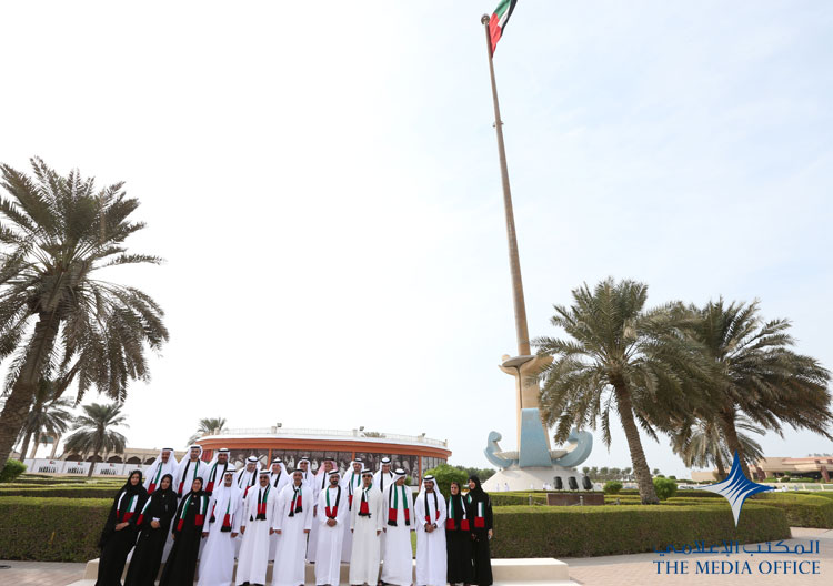 Mohammed bin Rashid and cabinet ministers in front of Union House. (Picture Courtesy: Sheikh Mohammed's Website)