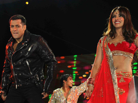 Bollywood actors Salman Khan and Priyanka Chopra perform in Dubai on Sunday night, December 02, 2012. (Supplied)