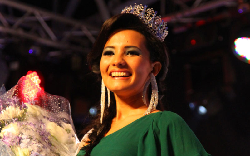 Maria Alkansas crowned Seri Miss Sri Lanka Online 2012 on Thursday evening in Colombo (SUPPLIED)