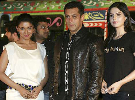 (FILE) Cast of 'Ready'- Asin, Salman Khan and Zarine Khan, pose together. (AFP)