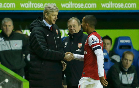 Arsenal's Theo Walcott (R) is thanked by manager Arsene Wenger after being substituted during their English Premier League soccer match against Reading at the Madejski stadium in Reading, southern England December 17, 2012. (REUTERS)