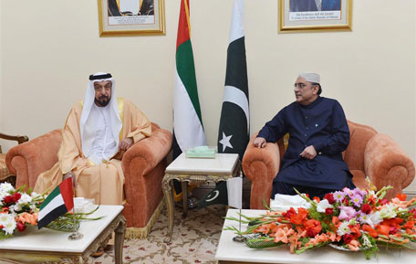 President His Highness Sheikh Khalifa bin Zayed Al Nahyan with Pakistani President Asif Ali Zardari (WAM)