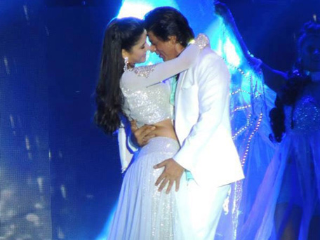Bollywood actor Shah Rukh Khan and Katrina Kaif perform in Muscat.