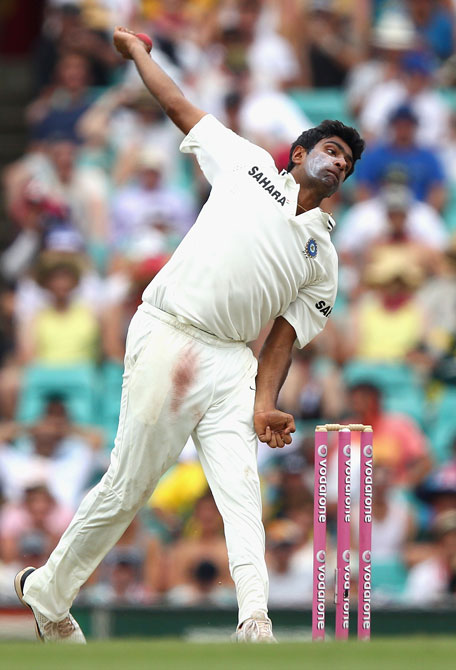 Ravichandran Ashwin of India bowls during day two of the second Test against Australia at the Sydney Cricket Ground on January 4, 2012 in Sydney, Australia. (GETTY)