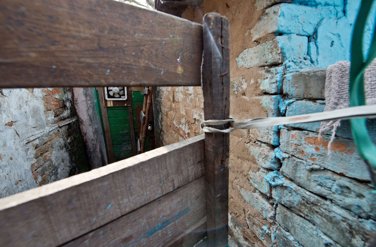 A lock is seen on the door of gang-rape accused Ram Singh's shanty who was found hanged in his cell in high security Tihar prison in New Delhi on March 11, 2013.  The main accused in the fatal gang-rape of a student on a bus in New Delhi in December 2012, has reportedly been found hanged in jail on March 11, 2013, while in solitary confinement, prompting outrage from the victim's family. Ram Singh, one of six people on trial over the shocking attack, was found dead shortly before dawn after making a noose out of his clothing, according to officials at Delhi's top-security Tihar jail.  (AFP)