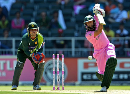 South Africa batsman Hashim Amla  plays a shot during the 3rd one-day international against Pakistan, at the Wanderers Stadium in Johannesburg on March 17, 2013. (AFP)