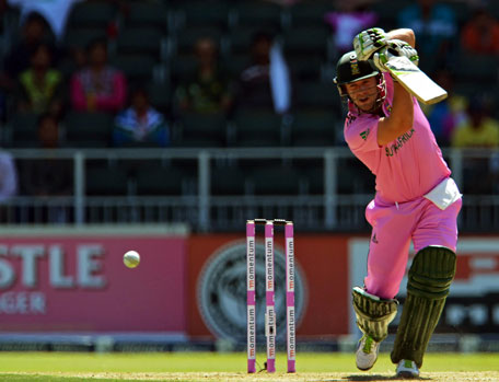 AB de Villiers of South Africa bats during the 3rd one-day international against Pakistan, at the Wanderers Stadium in Johannesburg on March 17, 2013. (AFP)
