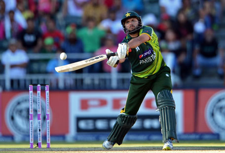 Pakistani cricketer Shahid Afridi takes a swing at the ball during the 3rd one-day international agaisnt Pakistan, at the Wanderers Stadium in Johannesburg on March 17, 2013. (AFP)