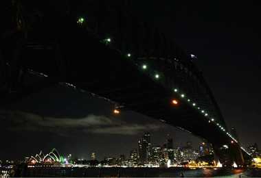 The Sydney Harbour Bridge and city skyline during Earth Hour March 23, 2013. (Reuters)