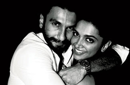 Bollywood actor Ranveer Singh and Deepika Padukone caught on camera partying in Dubai. (Twitter)