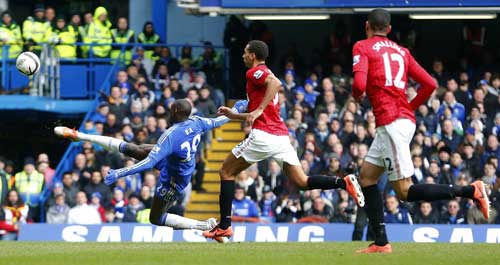 Chelsea's Demba Ba (L) scores against Manchester United during their English FA Cup quarter-final replay at Stamford Bridge in London, April 1, 2013.  (REUTERS)