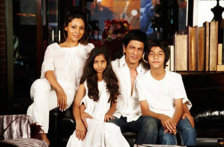 Bollywood actor Shah Rukh Khan poses with wife Gauri Khan, daughter Suhana Khan and son Aryan Khan for April 2013 issue of Hello Magazine. (Twitter)