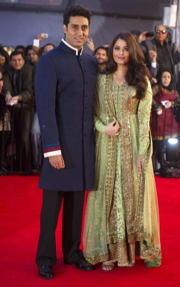 Aishwarya Rai and Abhishek Bachchan pose for the shutterbugs at TOIFA red carpet. (Image was posted on Facebook by Bollywood's Biggest Fans Club - BBFC)