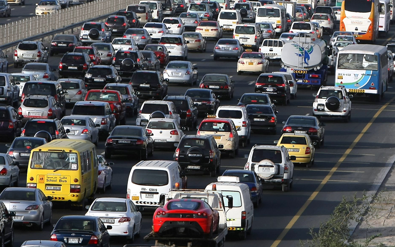 Dubai Uae June 18 Traffic Jam Stockfoto Jetzt Bearbeiten 297384593