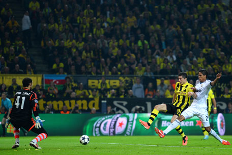 Robert Lewandowski of Borussia Dortmund scores his team's second goal despite the challenge from Raphael Varane of Real Madrid during the UEFA Champions League semifinal first leg against Real Madrid at Signal Iduna Park on April 24, 2013 in Dortmund, Germany. (GETTY)