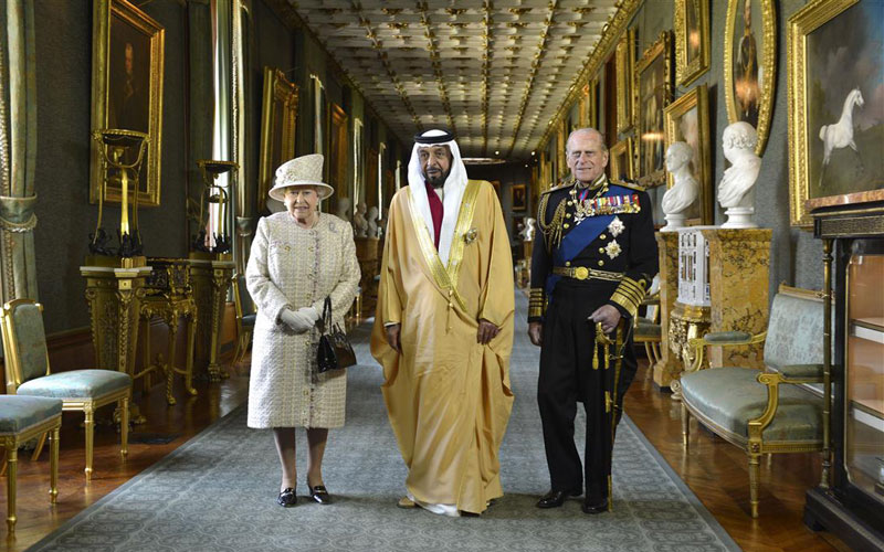 Shiekh Khalifa with Queen Elisabeth II (WAM)
