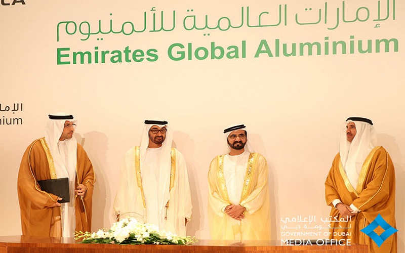 Mohammed bin Rashid and Mohammed bin Zayed withness the signing ceremomny (DGMO)