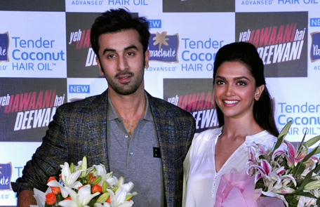 Indian Bollywood actors Deepika Padukone (R) and Ranbir Kapoor pose during a promotional event for the forthcoming Hindi film 'Yeh Jawaani Hai Deewani' in Mumbai on May 21, 2013. (AFP)