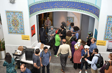 Iranian voters line up to vote for president of Iran June 14, 2013 at the Islamc Cultural Center of New York in the Queens borough of New York. (AFP)