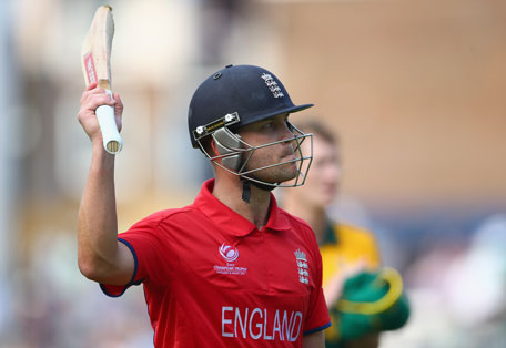 Jonathan Trott of England celebrates hitting the winning runs as England secure a place in the final of the ICC Champions Trophy during the Semi-Final match against South Africa at The Oval on June 19, 2013 in London, England. (GETTY)
