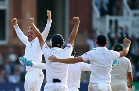 Graeme Swann of England celebrates after taking the final wicket of James Pattinson of Australia to claim victory during day four of the 2nd Ashes Test at Lord's Cricket Ground on July 21, 2013 in London, England. (GETTY)