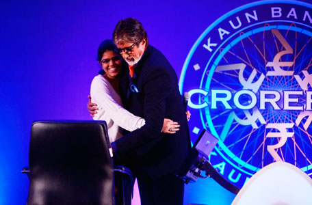 Amitabh Bachchan gives a hug at KBC press conference