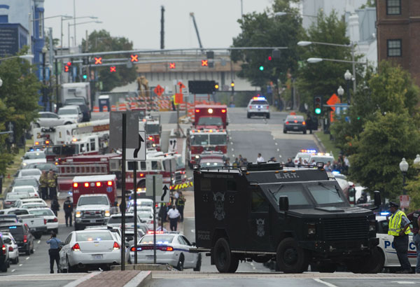 Police respond to the report of a shooting at the Navy Yard in Washington, DC, September 16, 2013.  (AFP)