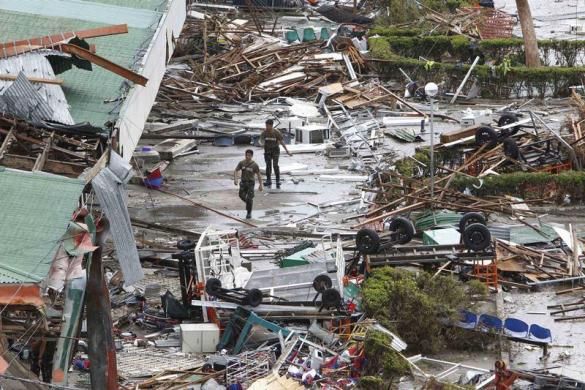Soldiers walks past the damaged area of an airport after super Typhoon Haiyan battered Tacloban city, central Philippines, November 9, 2013. (REUTERS)