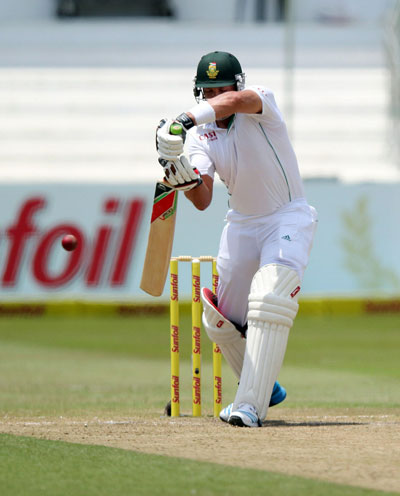 South Africa's Jacques Kallis bats on the third day of the second and final Test between South Africa and India at Kingsmead in Durban on December 28, 2013. (AFP)