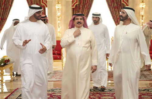 His Highness Sheikh Mohammed bin Rashid Al Maktoum, General Sheikh Mohammed bin Zayed Al Nahyan and Sheikh Hamdan bin Mohammed bin Rashid Al Maktoum meet King Hamad bin Isa Al Khalifa of Bahrain in Dubai today (Wam)