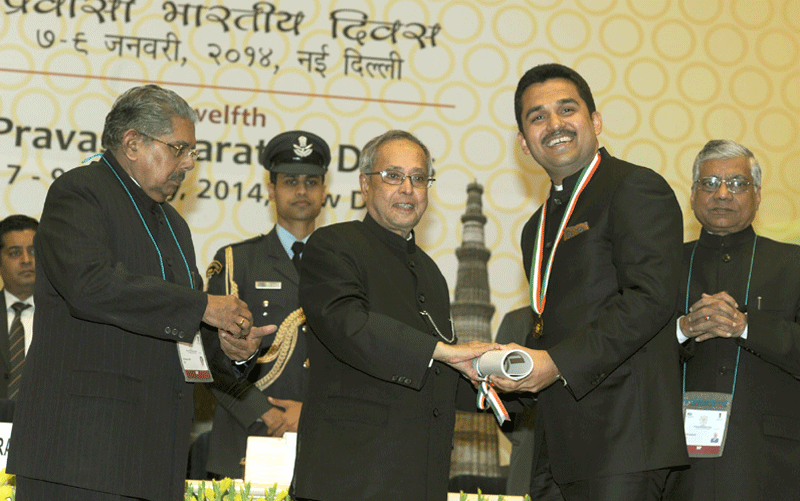 Dr. Shamsheer Vayalil Parambath receiving the 'Pravasi Bharatiya Samman' Award from Indian President Pranab Mukherjee in New Delhi.