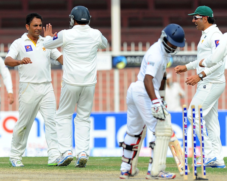 Pakistan spinner Abdur Rehman (left) celebrates after bowling Sri Lanka's Kaushal Silva on the fourth day of the third Test between Pakistan and Sri Lanka at Sharjah Cricket Stadium on January 19, 2014. (AFP)