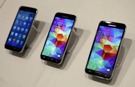 New Samsung Galaxy S5 smartphones are seen on a display at the Mobile World Congress in Barcelona. (REUTERS)