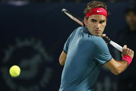 Roger Federer of Switzerland returns the ball to Tomas Berdych of the Czech Republic during their men's singles final match at the ATP Dubai Tennis Championships, March 1, 2014. (REUTERS)