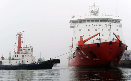 Chinese icebreaker Xuelong, literally "snow dragon", berthed in Qingdao port, east China's Shandong province. China is dispatching more ships to search for the missing Malaysia Airlines flight MH370, state media reported on March 21, 2014, bringing the total number to at least seven vessels. (AFP)