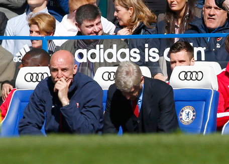 Arsenal manager Arsene Wenger (right) reacts during their English Premier League match against Chelsea at Stamford Bridge in London March 22, 2014. (REUTERS)