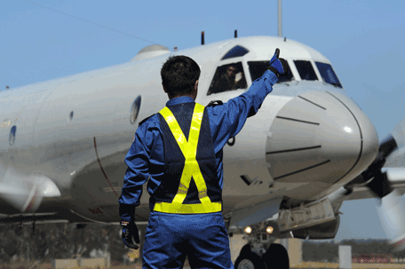 A ground crew member signals the pilot of a Japan Orion aircraft prior to it leaving Pearce Airbase in Bullsbrook, 35 kms north of Perth, to continue searching for missing Malaysia Airlines flight MH370 on April 2, 2014.  The protracted search for flight MH370 was boosted on April 2 by the arrival of a British submarine in the Indian Ocean ahead of a visit to Australia by Malaysian Prime Minister Najib Razak.  (AFP)