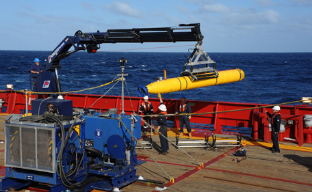 This handout image taken on April 1, 2014 and received on April 8, 2014 from the US Navy shows the Bluefin 21 Artemis autonomous underwater vehicle (AUV) being hoisted back on board the Australian navy vessel Ocean Shield after successful buoyancy testing in the Indian Ocean. Joint Task Force 658 is supporting Operation Southern Indian Ocean, searching for the missing Malaysia Airlines flight MH370. The hunt for missing Malaysian flight MH370 could soon head to the ocean floor using an autonomous sonar vessel after possible black box signals were detected, the head of the Australian-led search operation said on April 8, 2014. (AFP)