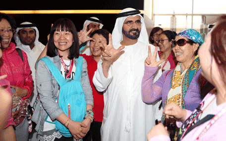 Mohammed bin Rashid in a group photo with a delegation from the Chinese Nu Skin International (Wam)