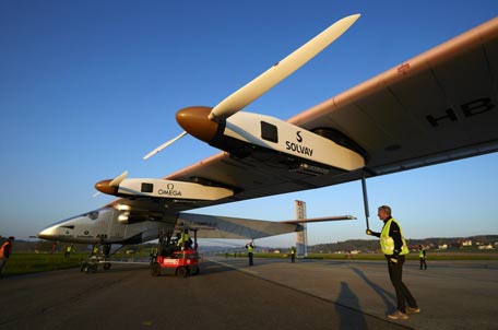 Child taken to see the first plane that flies without any fuel. (REUTERS)