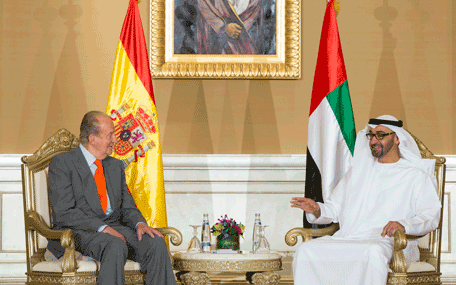 General Sheikh Mohamed bin Zayed Al Nahyan with King Juan Carlos I of Spain in Abu Dhabi on Monday. (Wam)
