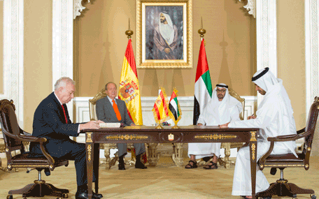 Sheikh Abdullah bin Zayed Al Nahyan, UAE Minister of Foreign Affairs, and Jose Garcia-Margalo, Minister of Foreign Affairs and Cooperation of Spain (left), sign a memorandum of understanding for cultural cooperation between the UAE and Spain. Seen witnessing the signing is General Sheikh Mohamed bin Zayed Al Nahyan and Juan Carlos I, King of Spain (Wam)