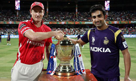 Kings XI Punjab captain George Bailey (left) and Kolkata Knight Riders skipper Gautam Gambhir with the Pepsi IPL trophy. (TWITTER)