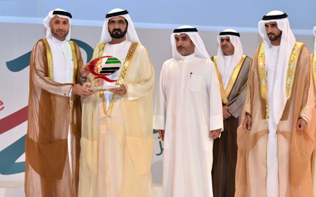 His Highness Sheikh Mohammed bin Rashid Al Maktoum honours the founders and coordinators of the Dubai Quality Award. (Wam)
