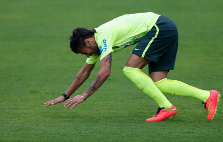 Brazilian national team player Neymar reacts while feeling discomfort during a team training session ahead of the 2014 World Cup in Teresopolis near Rio de Janeiro, June 9, 2014. (REUTERS)