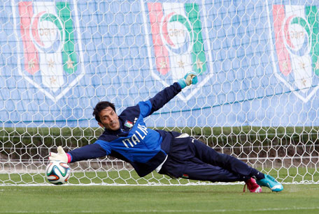 Italy's national goalkeeper Gianluigi Buffon makes a save during a training session ahead of the 2014 World Cup at the Portobello training center in Mangaratiba June 11, 2014. (REUTERS)