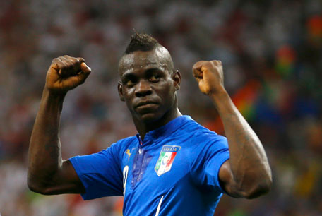 Italy's Mario Balotelli celebrates after scoring a goal against England during their 2014 World Cup Group D match at the Amazonia arena in Manaus June 14, 2014. (REUTERS)